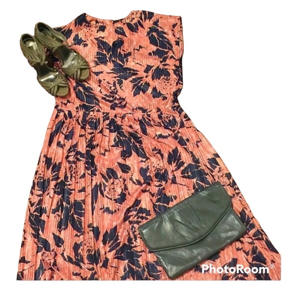 Dresses & Skirts - Vintage Floral Dress